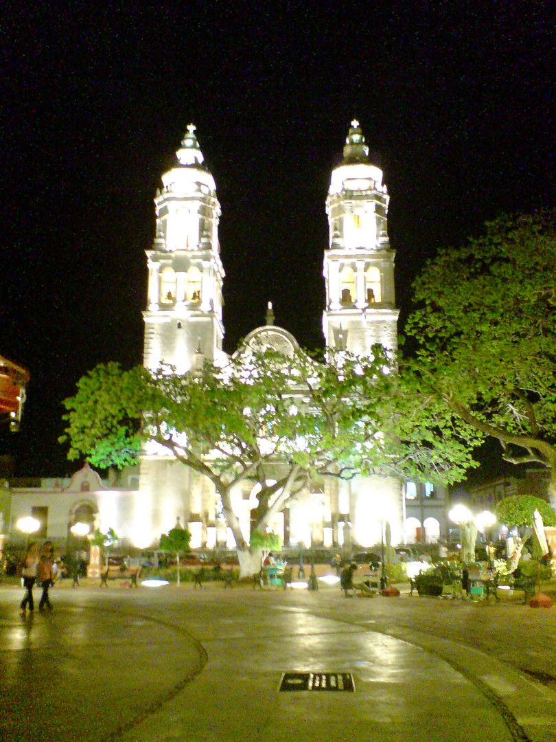 catedral campeche! desde la plaza central