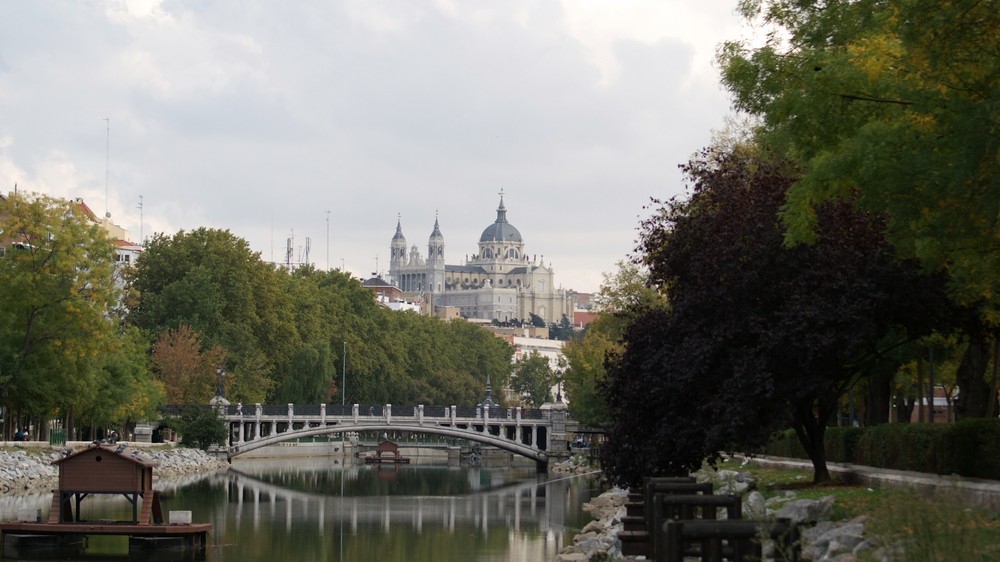 Catedral de Madrid desde el rio Manzanares