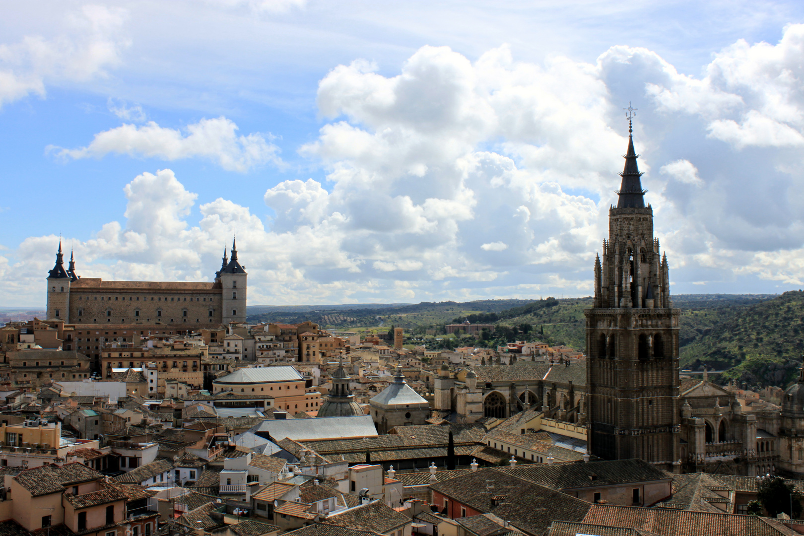 Catedral de Toledo y vista del Alcázar