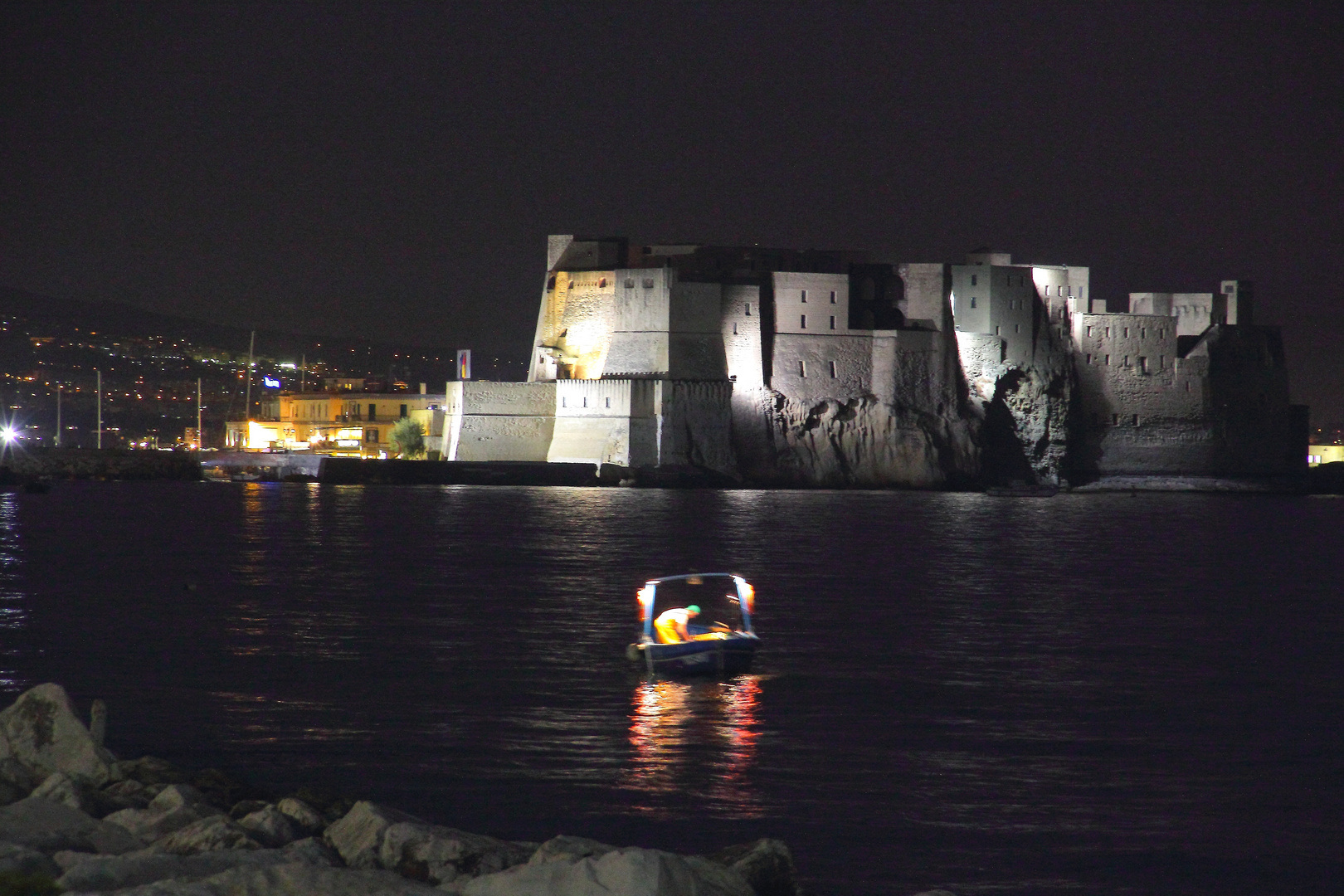 Catel dell'Ovo Napoli di notte