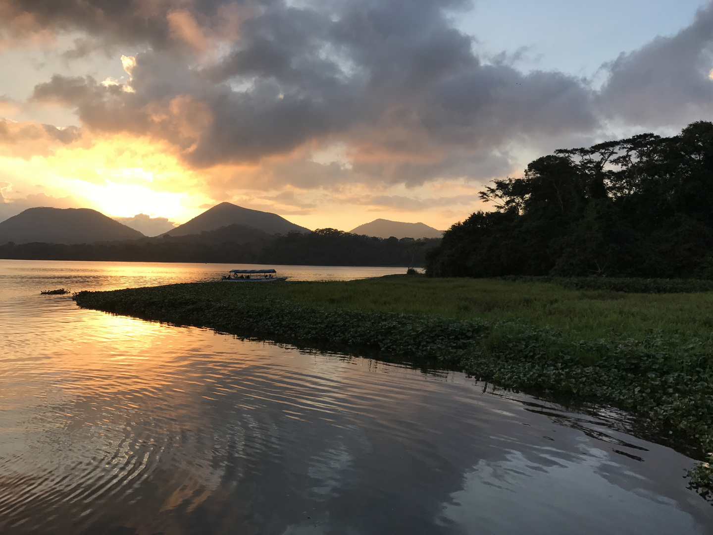 Catemaco See am Abend