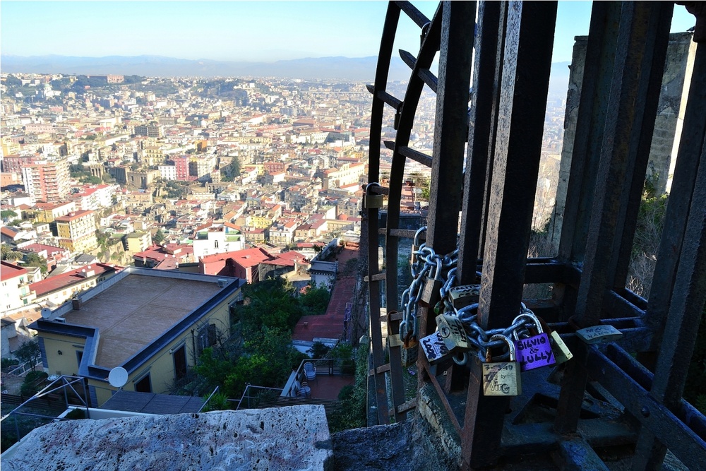 Catene su Napoli