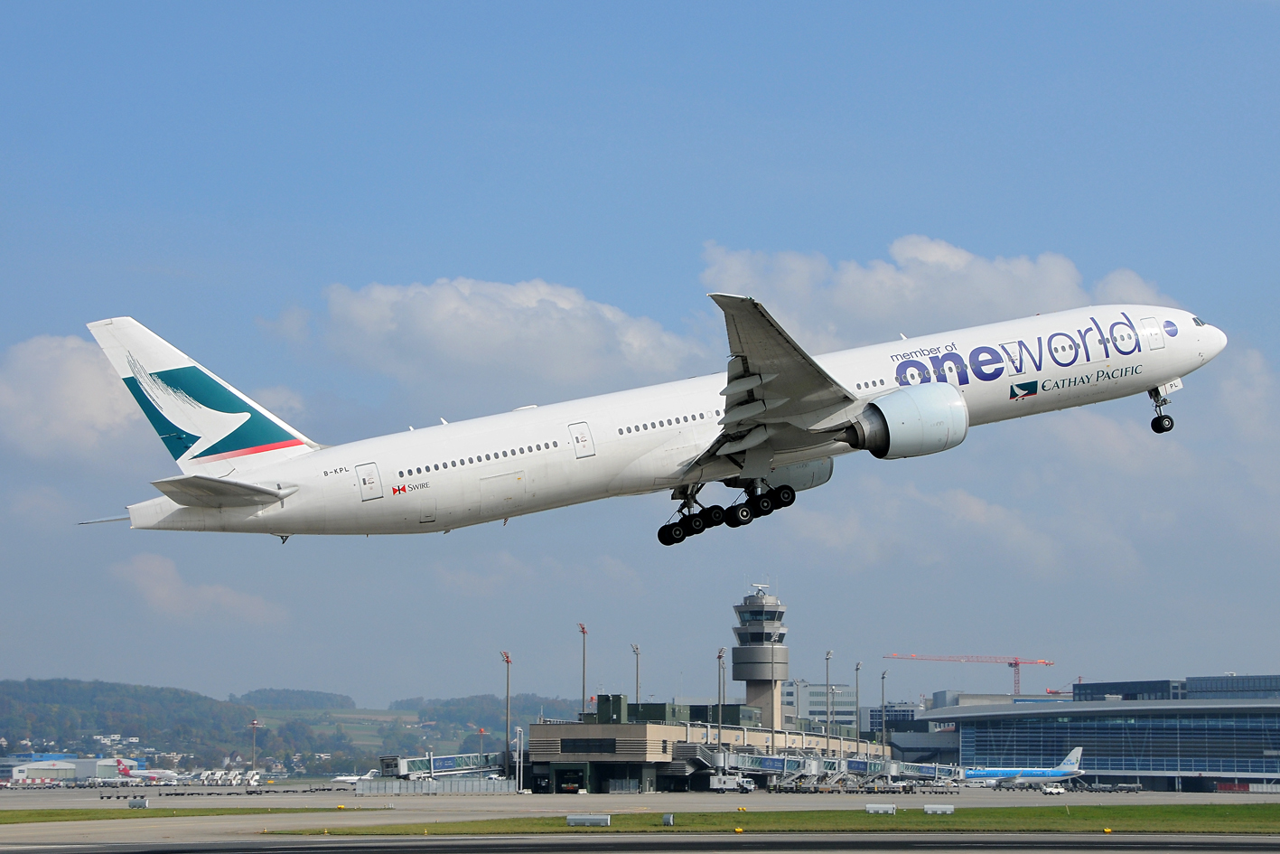 Cathay Pacific Boeing 777-300ER B-KPL One World