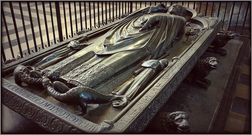 Cathédrale d'Amiens 7/ Gisant