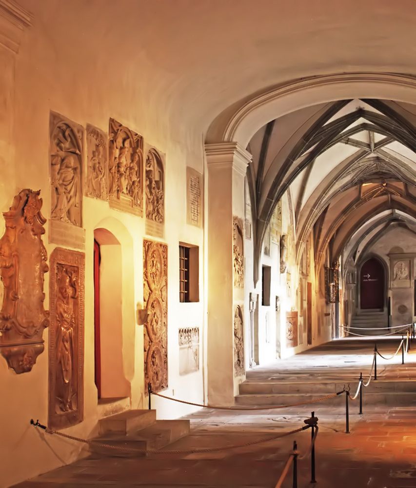 Cathédrale d’Augsbourg : passage vers le cloître  --  Augburger Dom : Durchgang zum Kloster