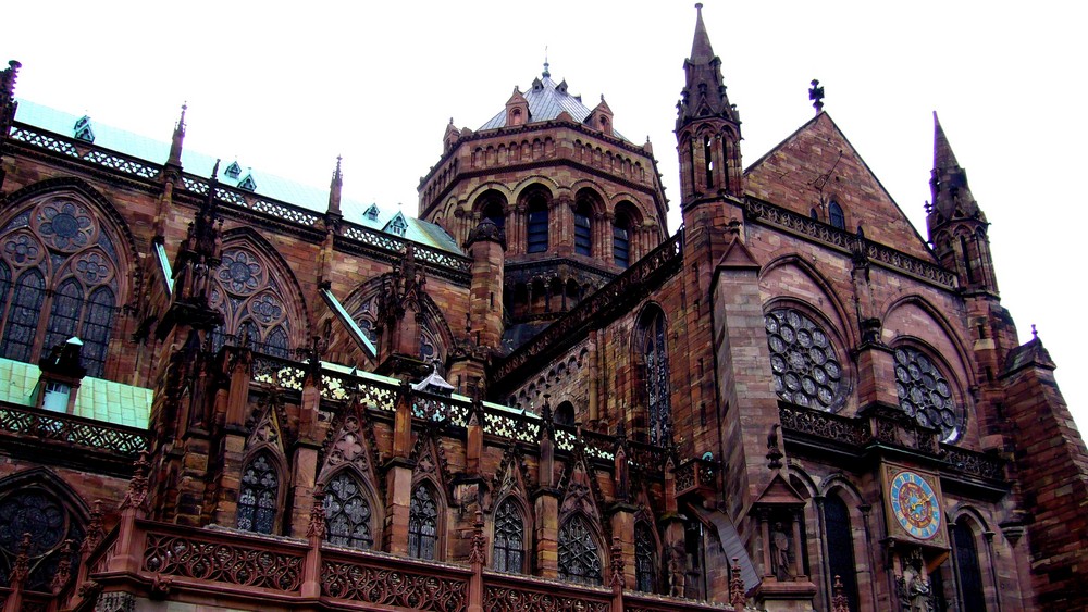 cathédrale de strasbourg sous la pluie