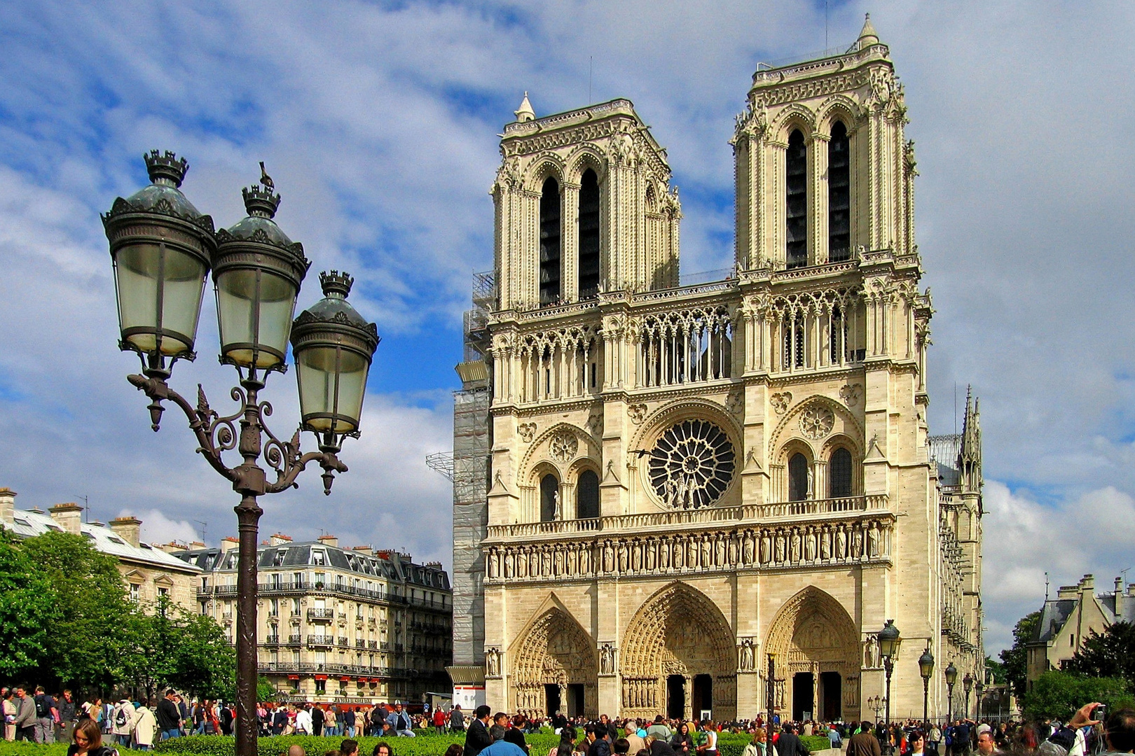 Cathédrale Notre-Dame de Paris...