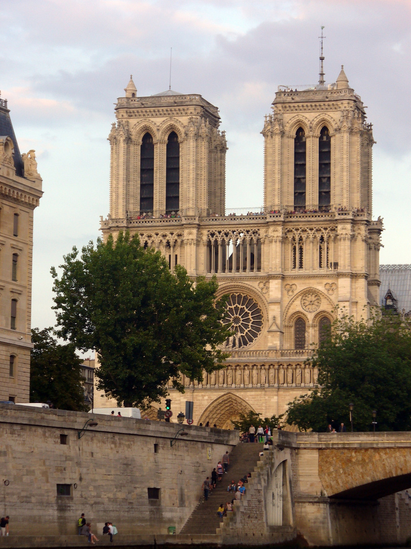 Cathédrale Notre Dame de Paris :)