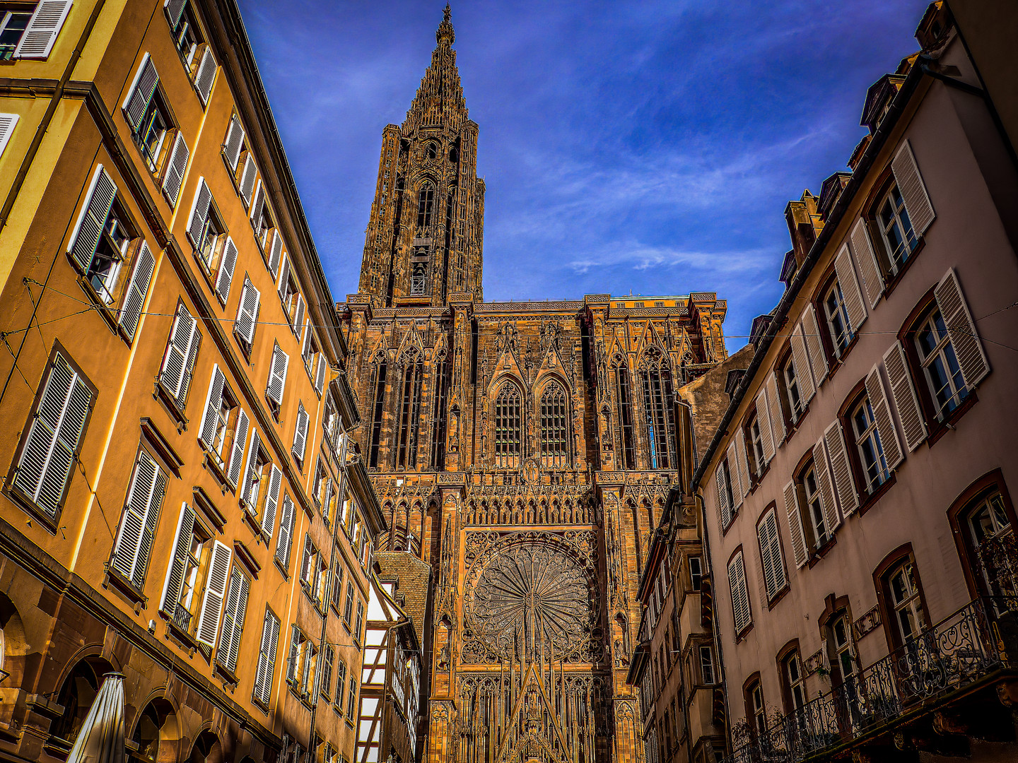 Cathédrale Notre-Dame de Strasbourg, ton sur ton.