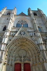 Cathedrale Saint-Pierre et Saint-Paul _02