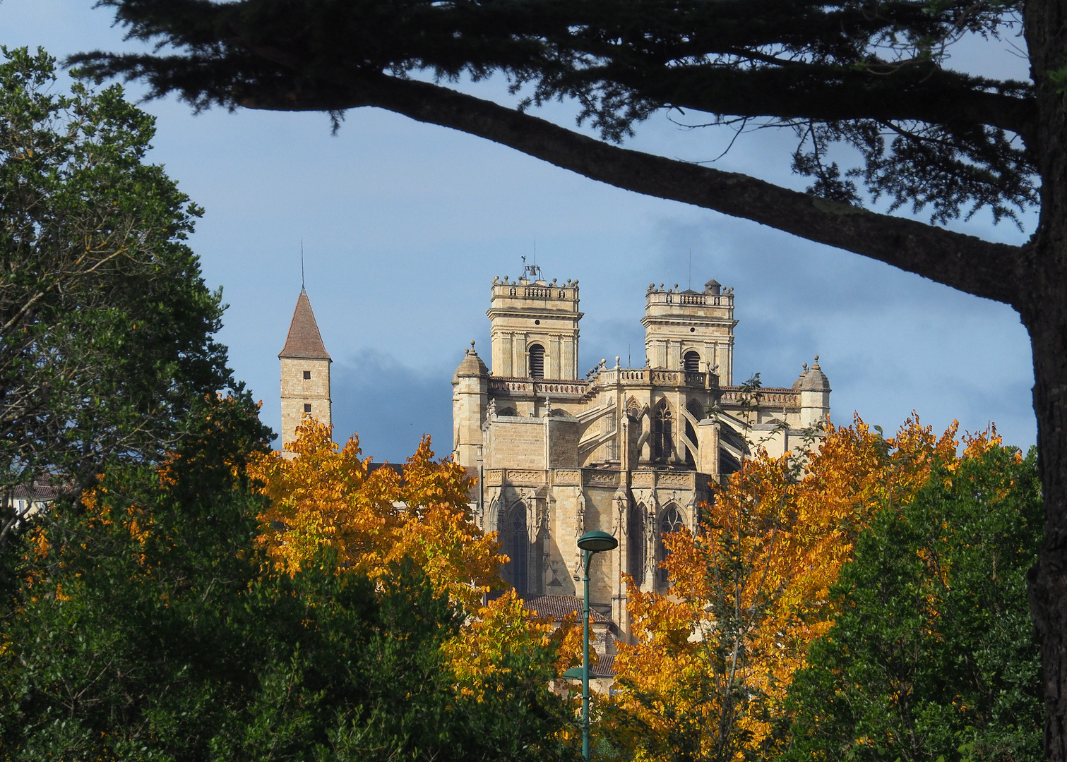 Cathédrale Sainte-Marie et Tour d’Armagnac 