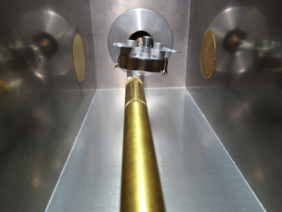 CATV wall outlet in Triaxial Cell
