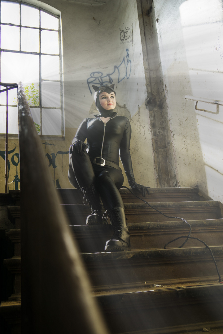 [Catwoman] Bathing in the sun