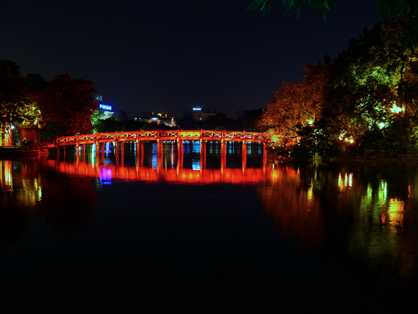 Cau The Huc Brücke in Hanoi