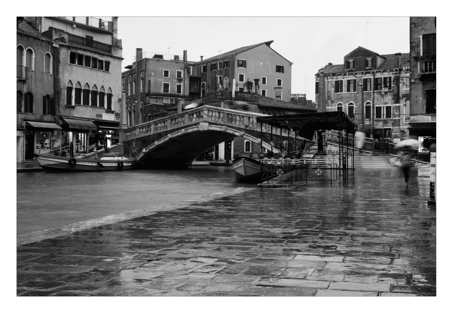 caught . rain in Venice