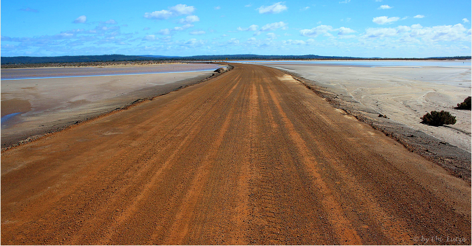 *** Cause Way over Lake Cowan / WA ***