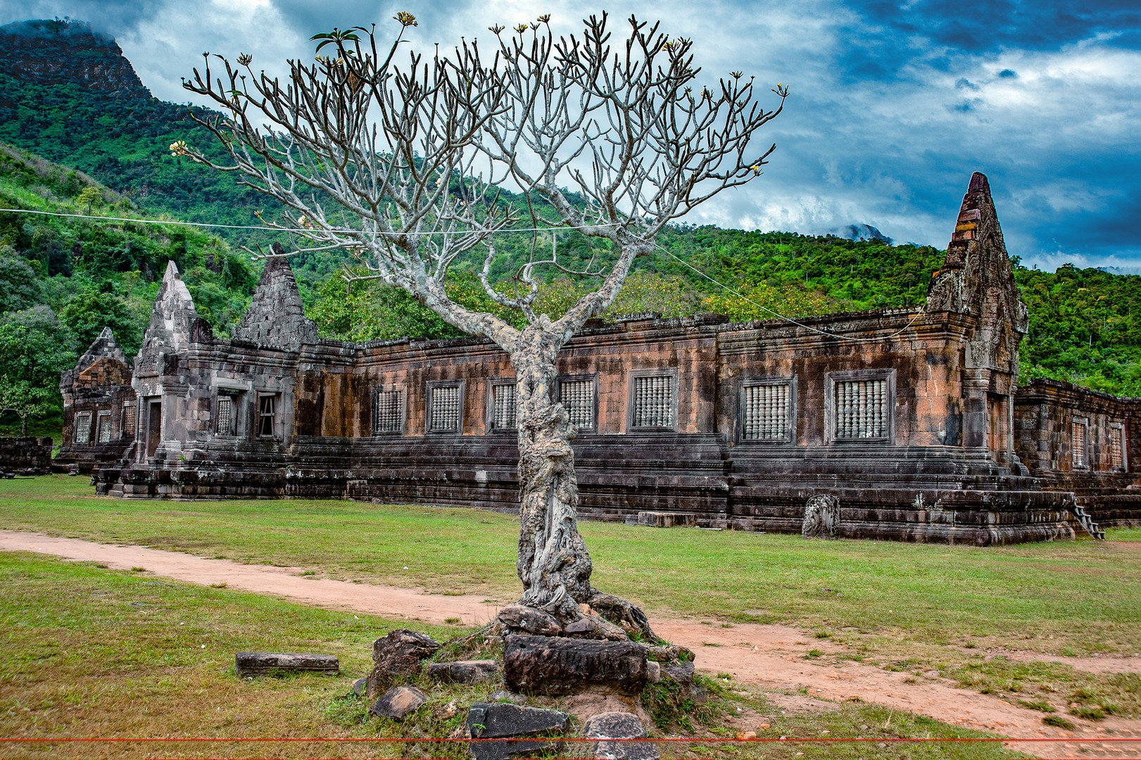 Causeway to Wat Phou