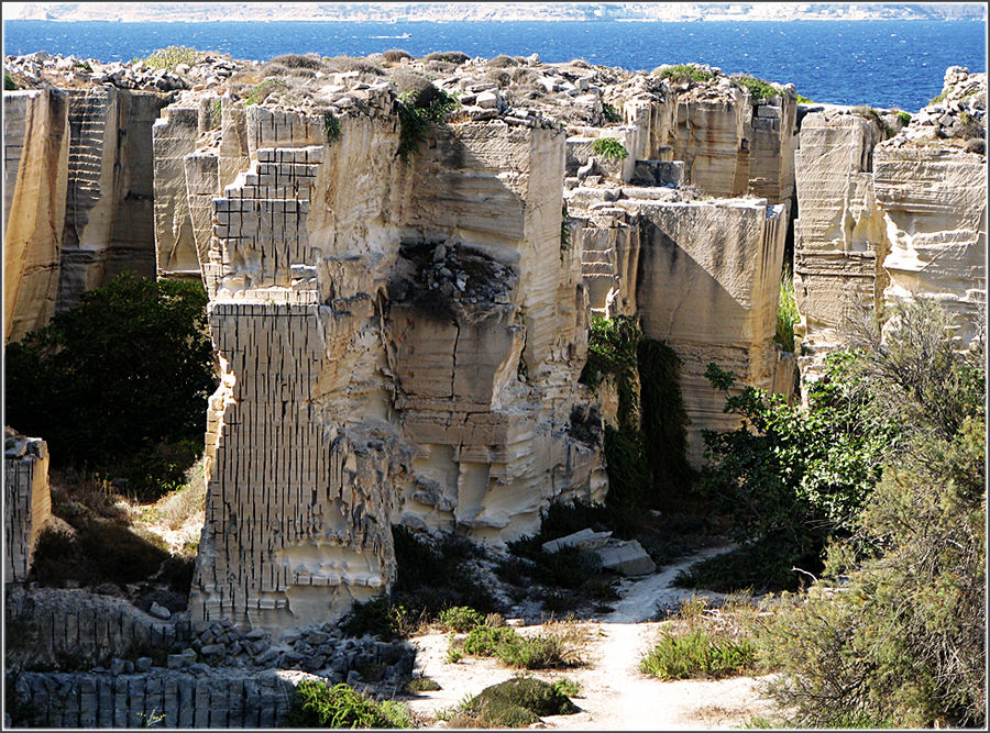 Cave di tufo a Favignana