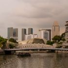 Cavenagh Bridge und das Fullerton Hotel....