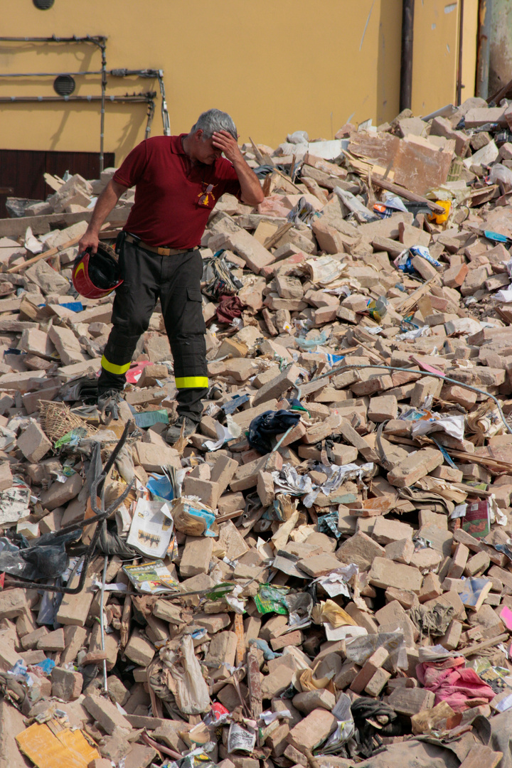 CAVEZZO - TERREMOTO EMILIA 2012