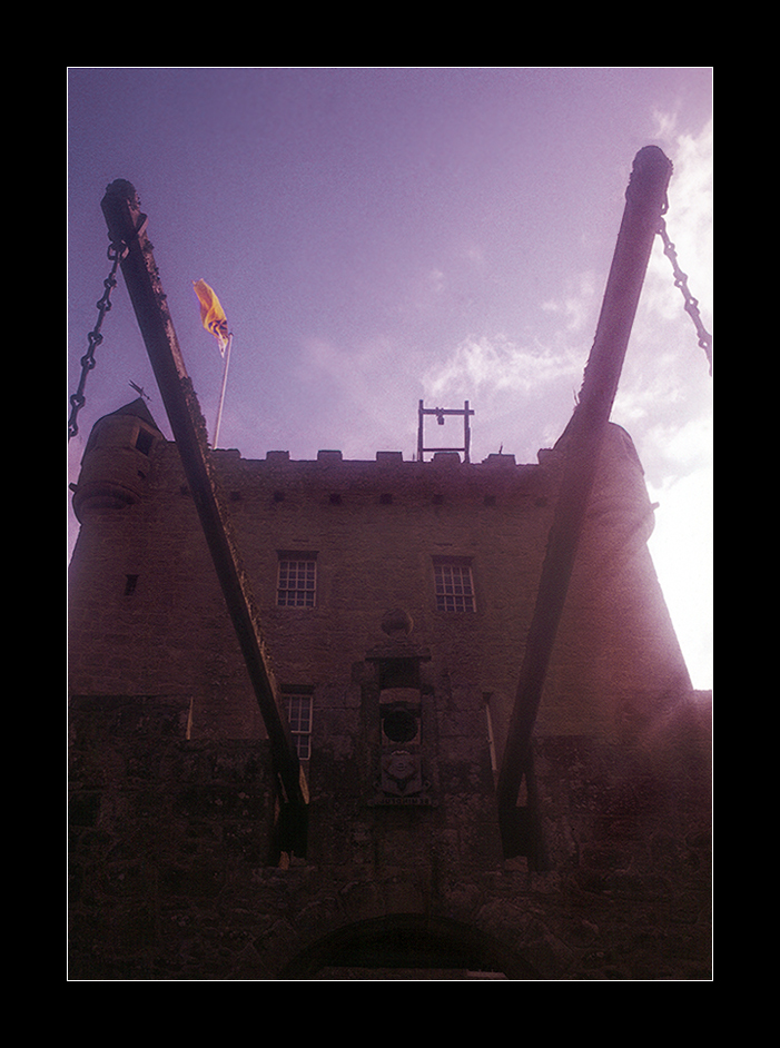 Cawdor Castle 01