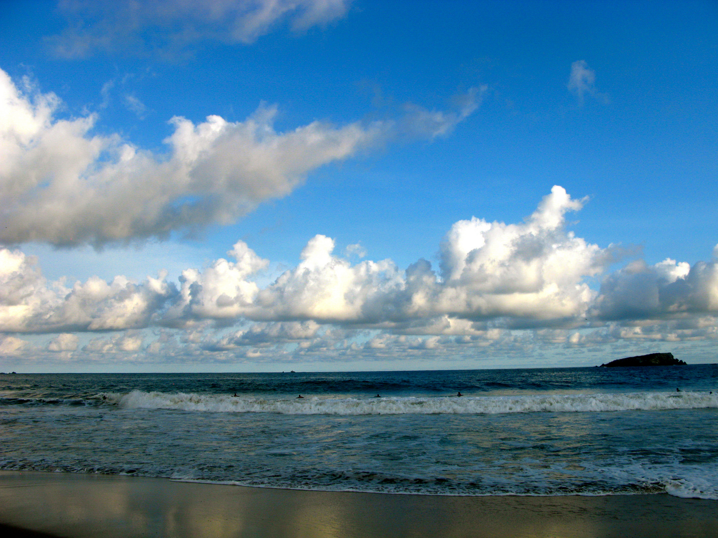 CAYENDO LA TARDE EN IXTAPA, MEXICO