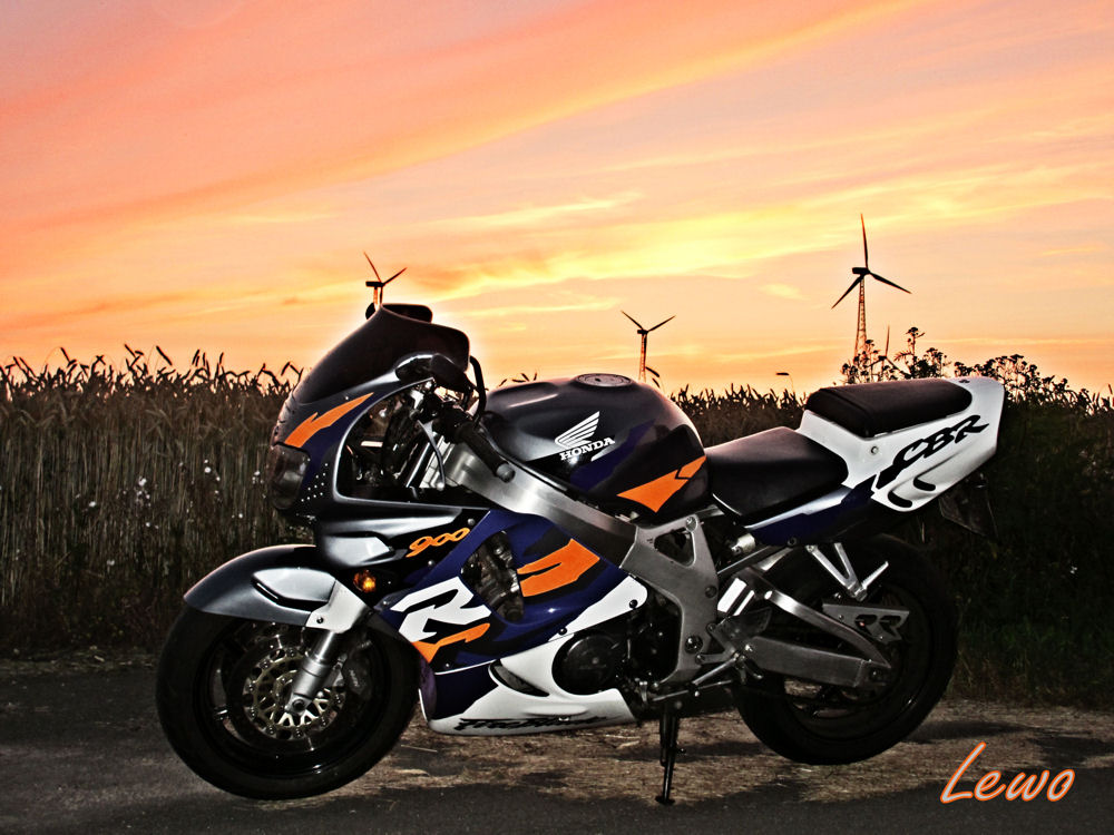 CBR900RR SC33