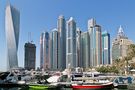 Dubai Marina mit Blick auf den gedrehten Cayan Tower von Clemens D 