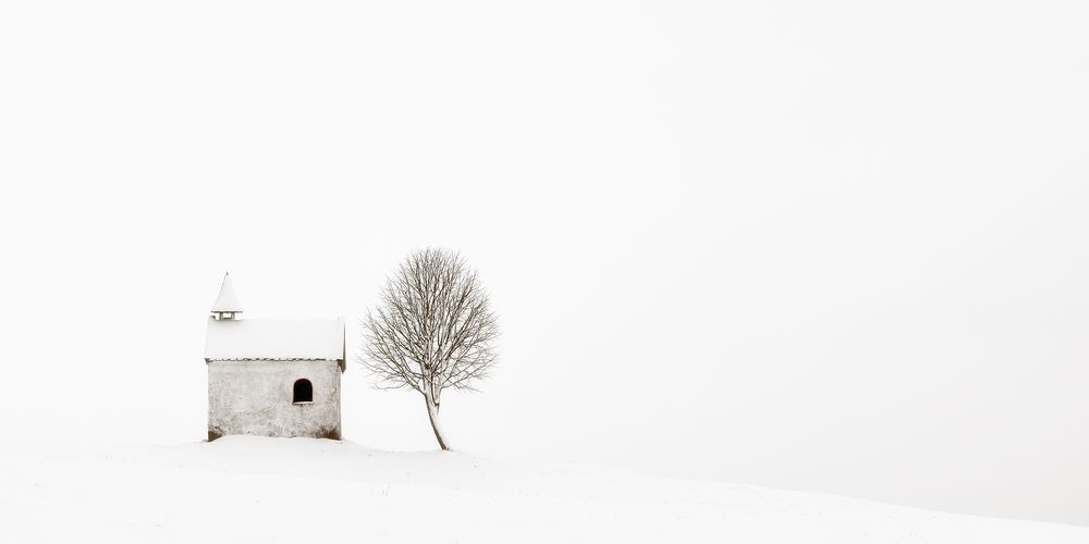 Die Kapelle und der Baum von Ives Art