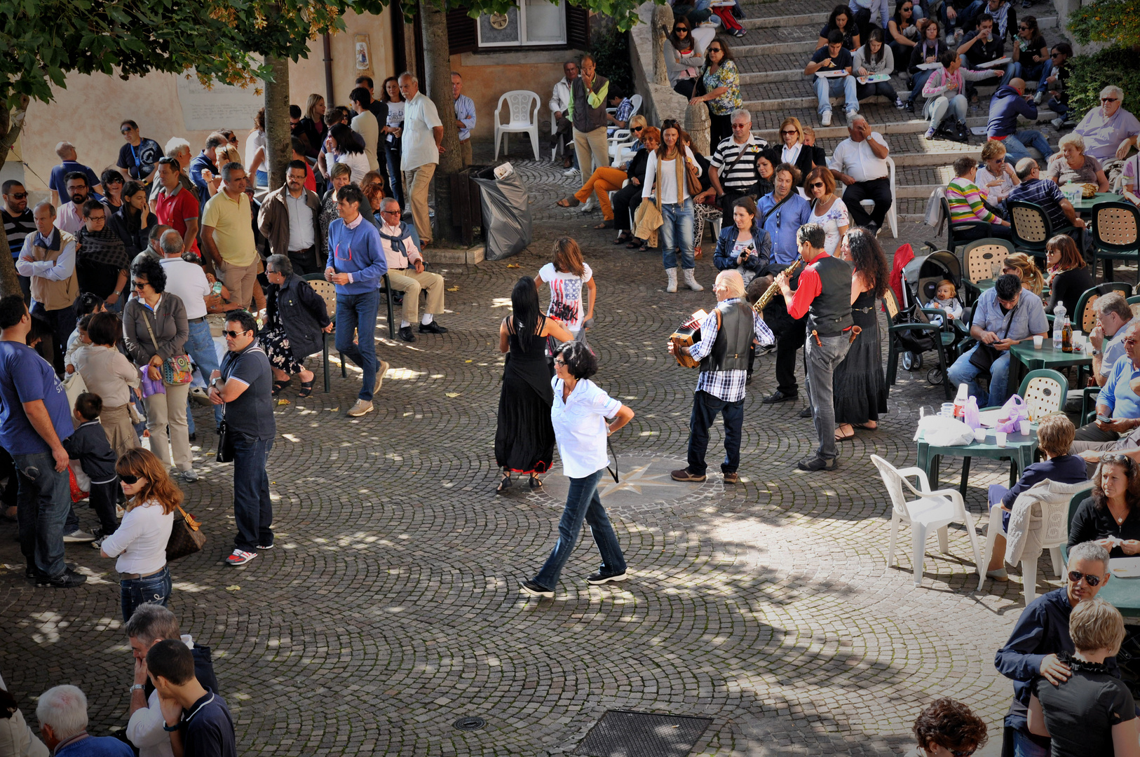 c'è festa in paese