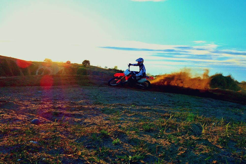 Motocross beim Sonnenaufgang von WorldLaura 