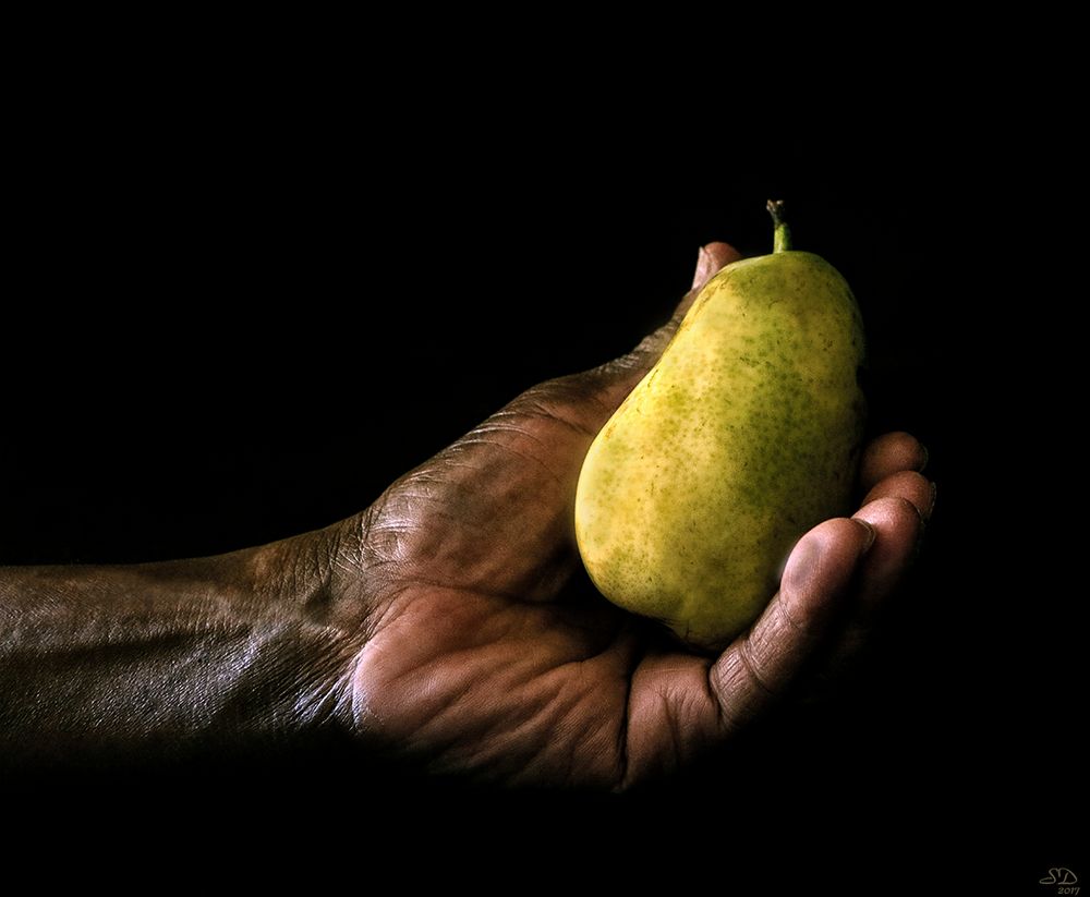 Ceci est une poire  .