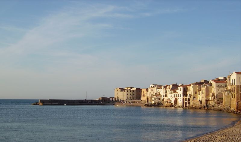 Cefalù baciata dal sole