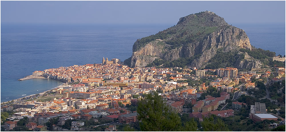 Cefalu, - das war nun 10 Tage mein Ausblick von der Ferienwohnung, - morgen gehts zurück . . .