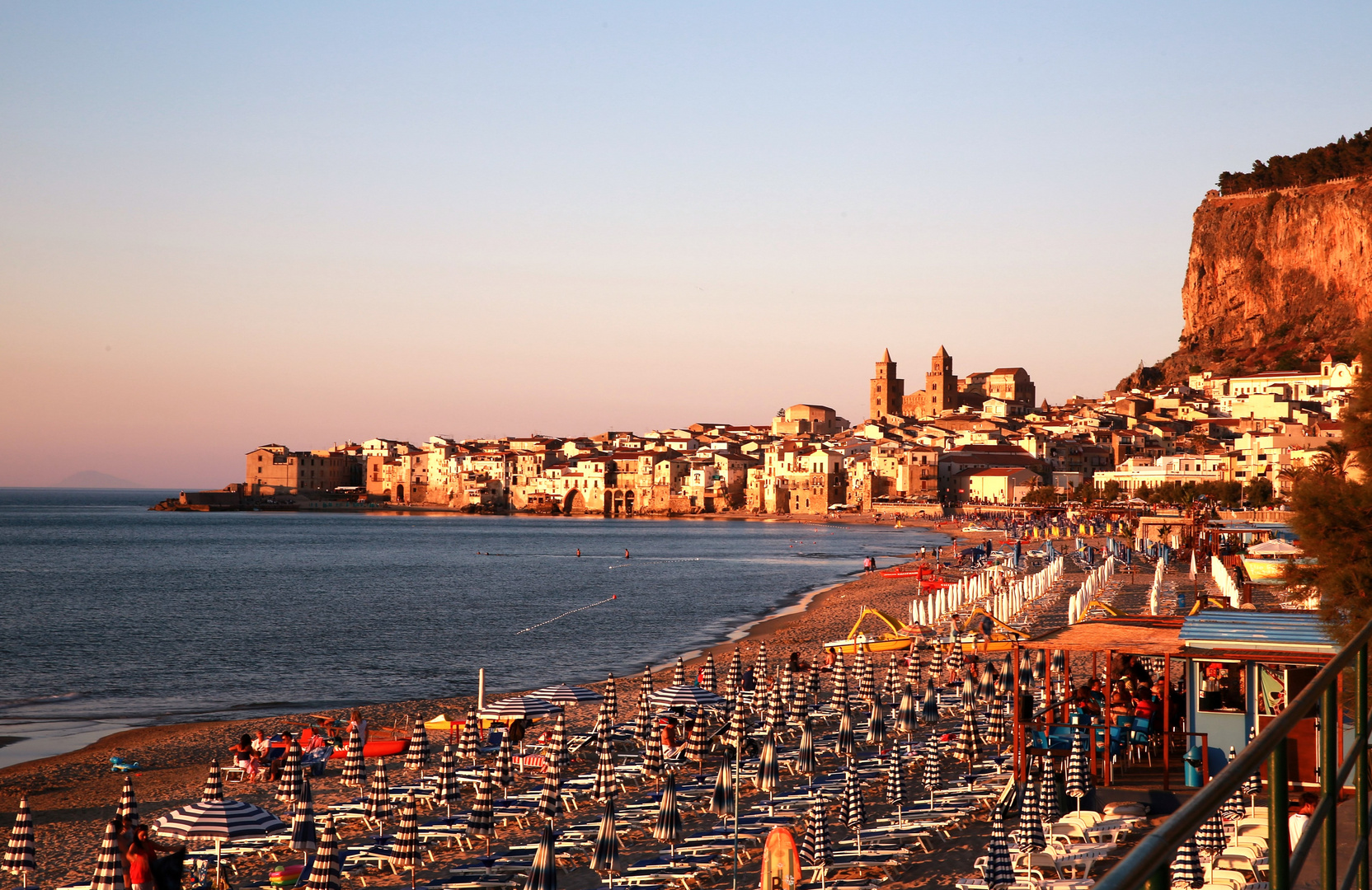 Cefalu´ im Sonnenuntergang