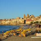 Cefalu mit Strand und Kathedrale