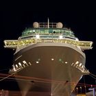 Celebrity Eclipse bei Nacht