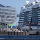 Celebrity Eclipse wartet auf Passagiere,aber niemand steigt  zu:-((