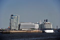 Celebrity Eclipse zu Besuch in Hamburg