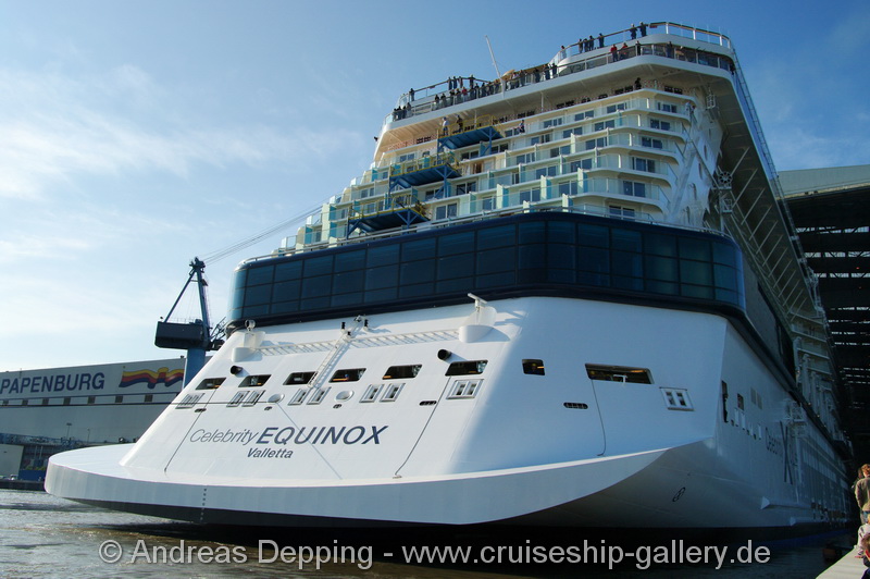 Celebrity Equinox ausgedockt