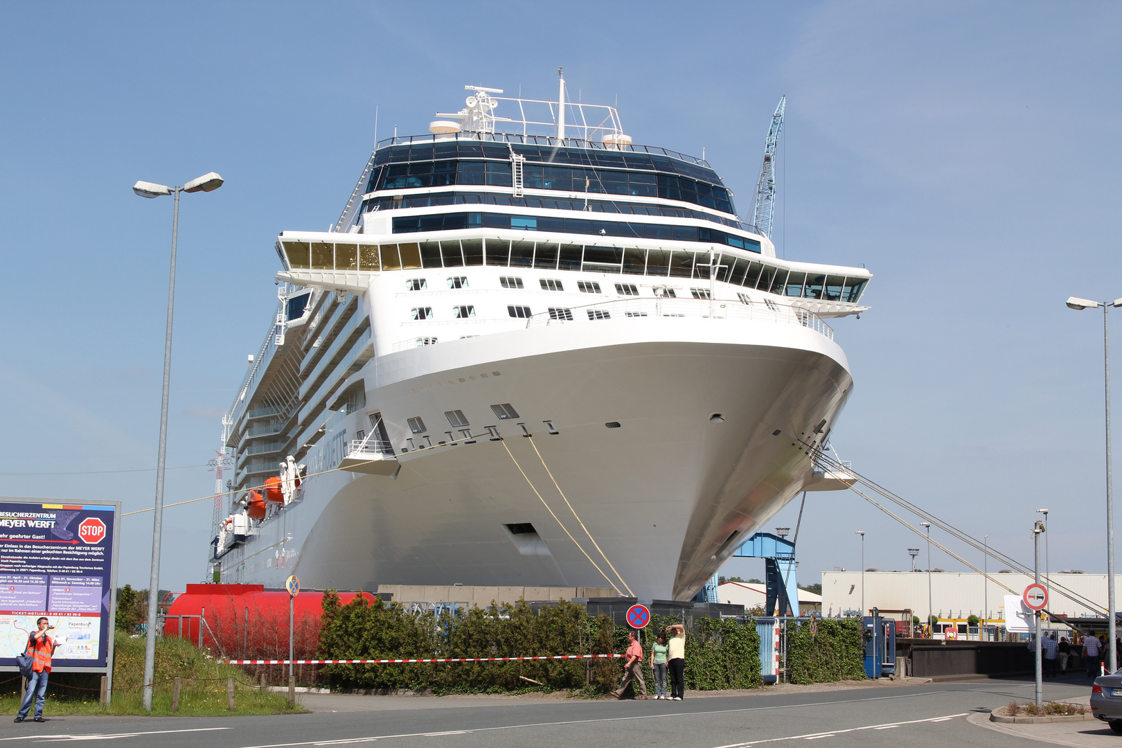 Celebrity Silhouette am Ausrüstungskai Papenburg (gerade)