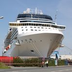 Celebrity Silhouette am Ausrüstungskai Papenburg (gerade)