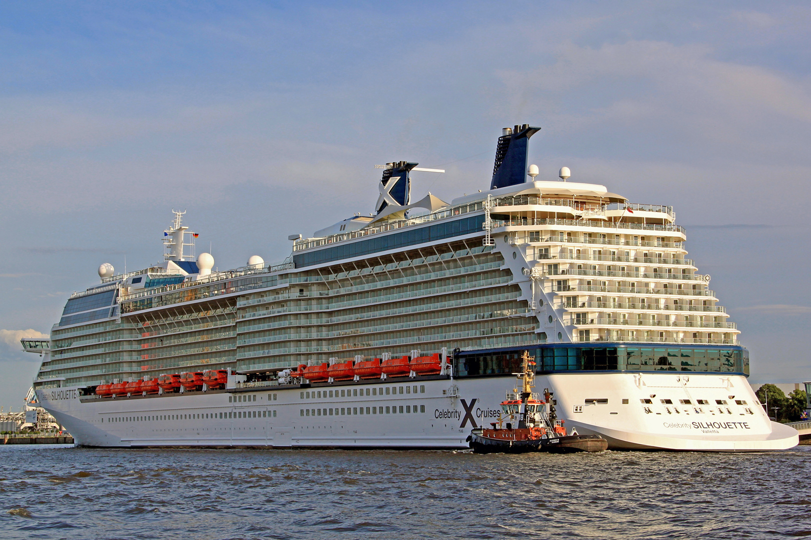 Celebrity Silhouette- einlaufend Hamburger Hafen