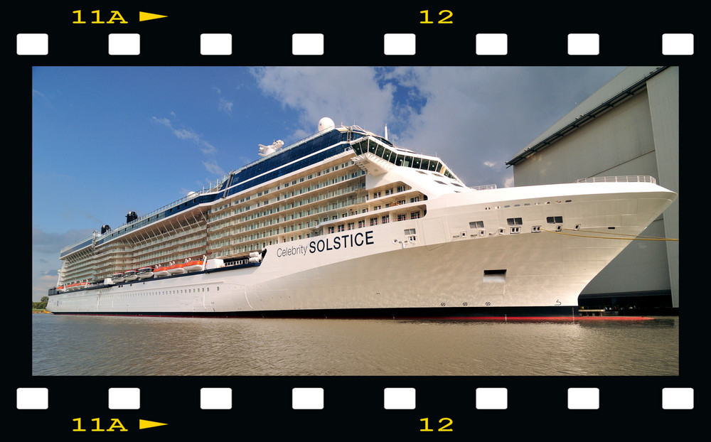 "Celebrity SOLSTICE" am Ausrüstungskai der Meyer Werft