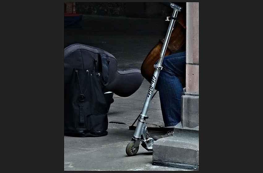 cello, fortbewegungsmittel und gepäck