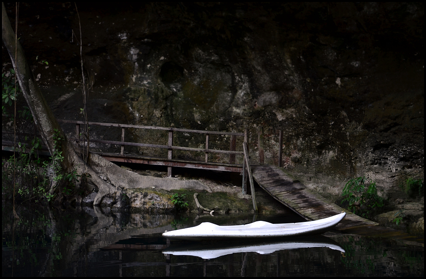 Cenote - Das weiße Boot der Unterwelt