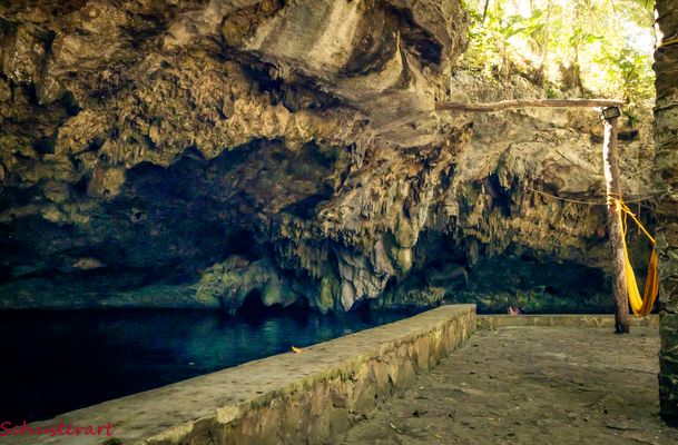 " Cenote der Maya "