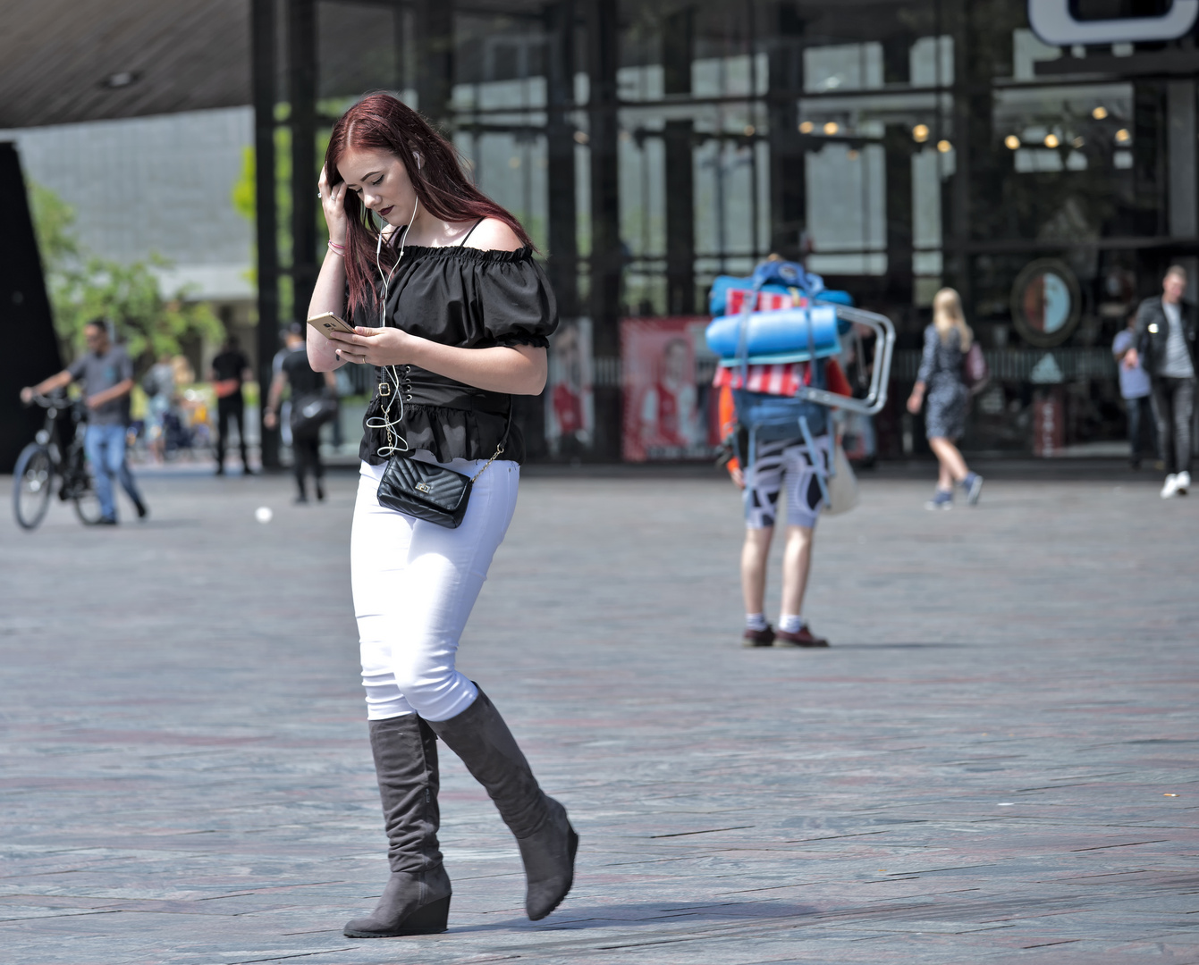 Central Station Rotterdam / Street 207