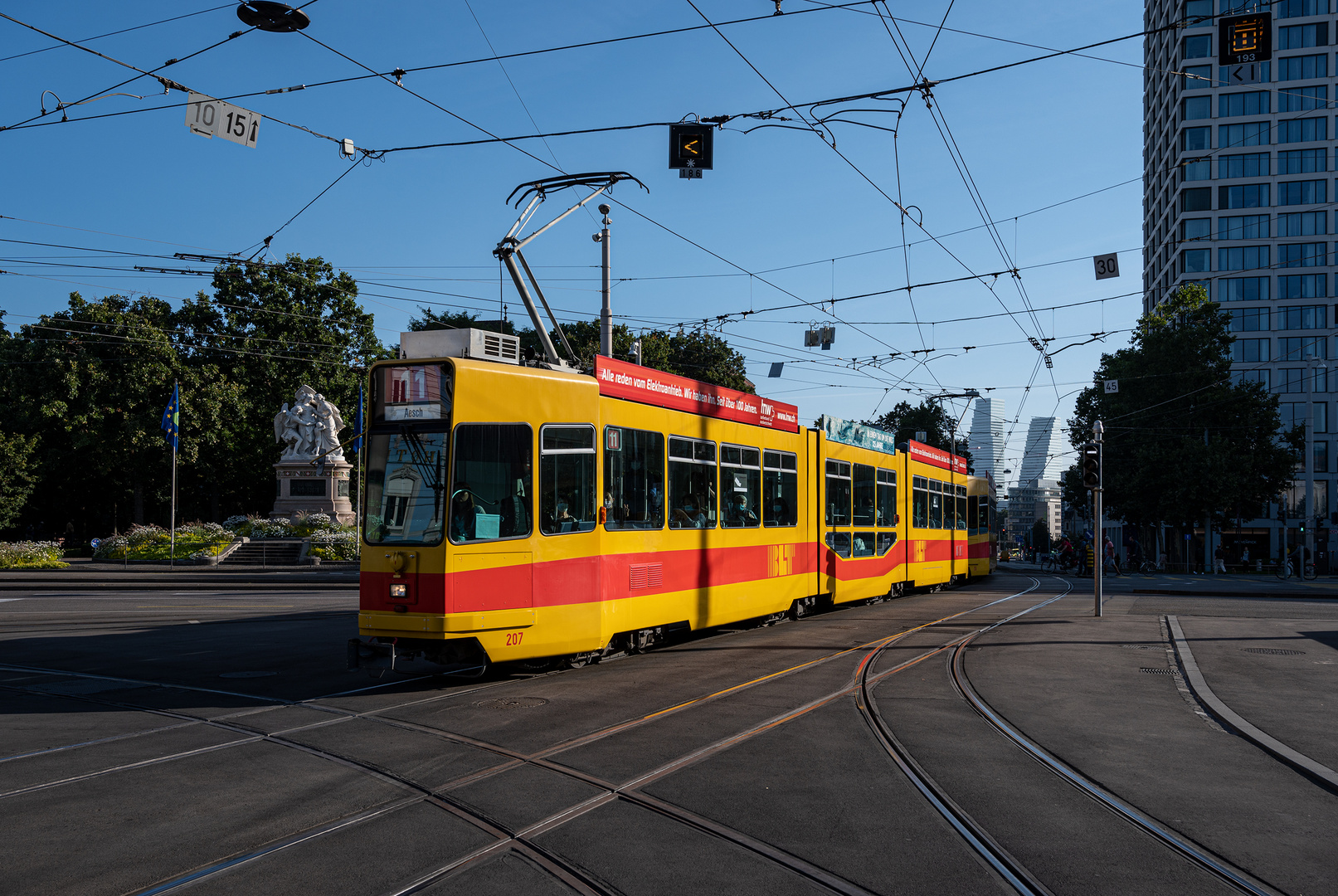 Centralbahnplatz am Morgen