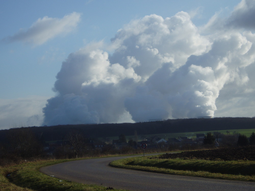 Centrale nucleare di Cattenom......"quattro cuori e quattro camini".....